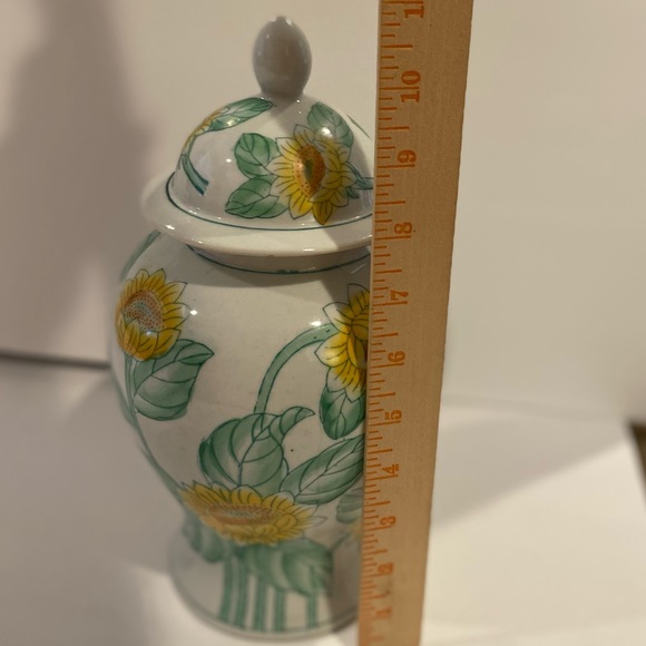 Vintage ginger jar white yellow sunflowers with green stem gorgeous home decor - Picture 3 of 8